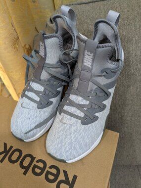 Size 8.5 - Nike Foundation Elite TR Low Gray W Great Condition